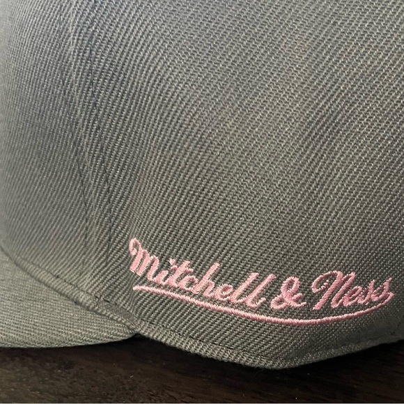 Boston Celtics NBA Pink & Gray Hat - Picture 3 of 4